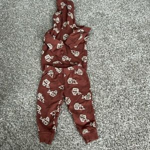 Boys Carter’s matching set 18 months. Brown with cream colored robot design